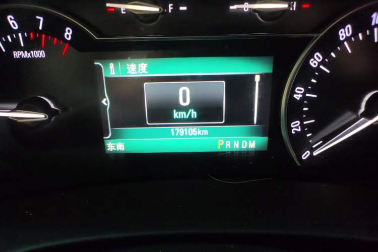 Used Buick GL8 2017 ES 28T Luxury Model China V Standard Odometer Close Up