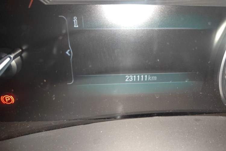 Used Buick GL8 2017 ES 28T Flagship Model China V Standard Odometer Close Up