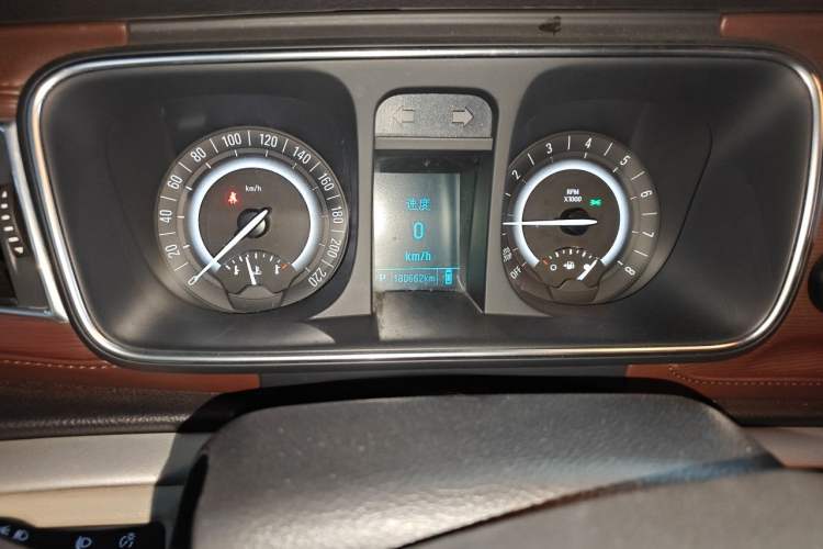 Used Buick GL8 2017 25S Luxury Version China V Standard Odometer Close Up