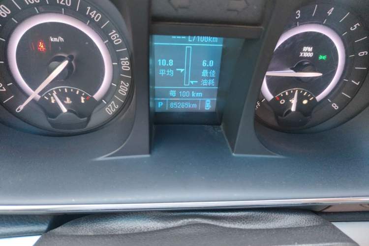 Used Buick GL8 2017 25S Luxury Version China V Standard Odometer Close Up