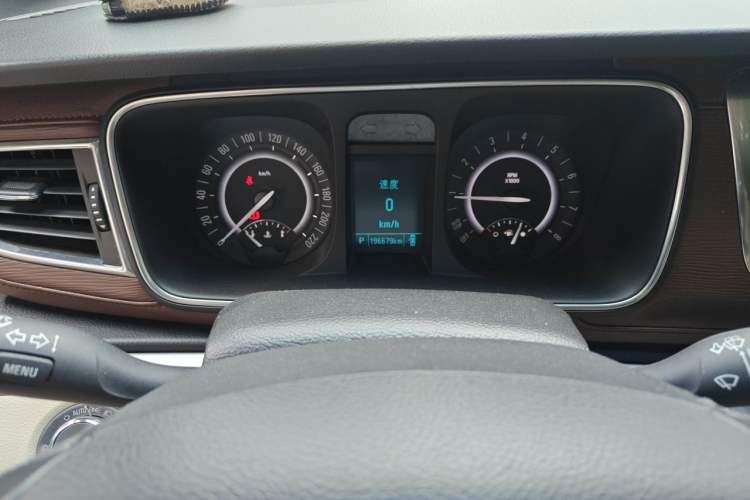 Used Buick GL8 2017 25S Luxury Version China V Standard Odometer Close Up