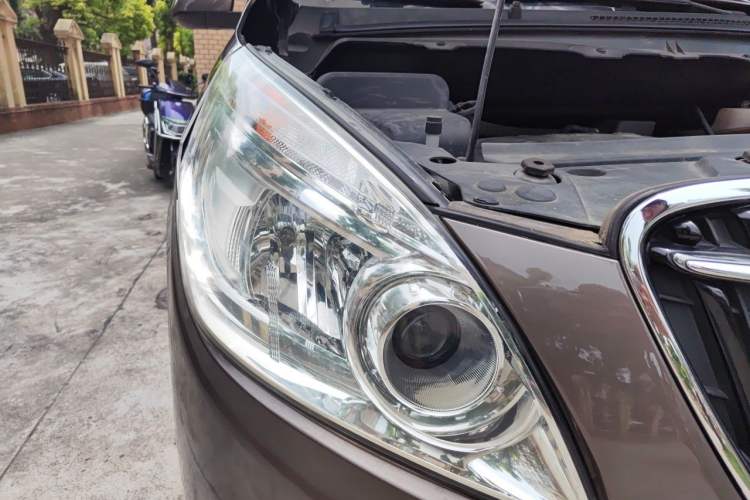 Used Buick GL8 2017 25S Luxury Version China V Standard Right Front Headlight
