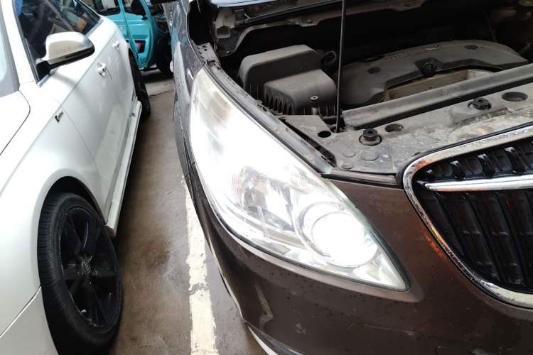 Used Buick GL8 2017 25S Prestige Version China V Standard Right Front Headlight