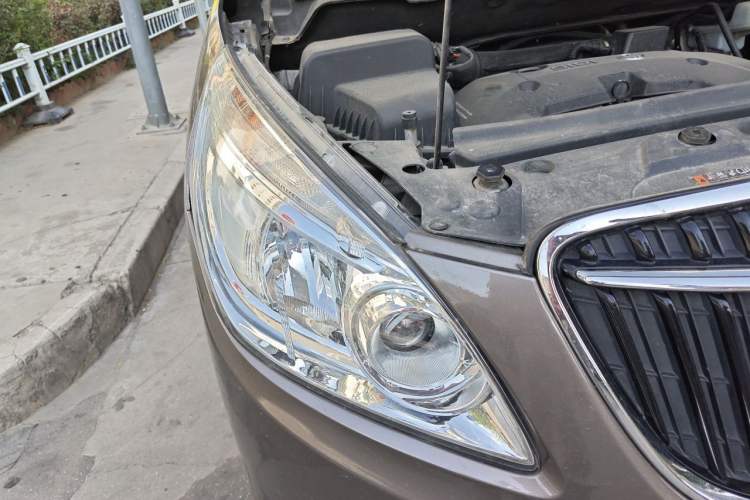 Used Buick GL8 2017 25S Luxury Version China V Standard Right Front Headlight