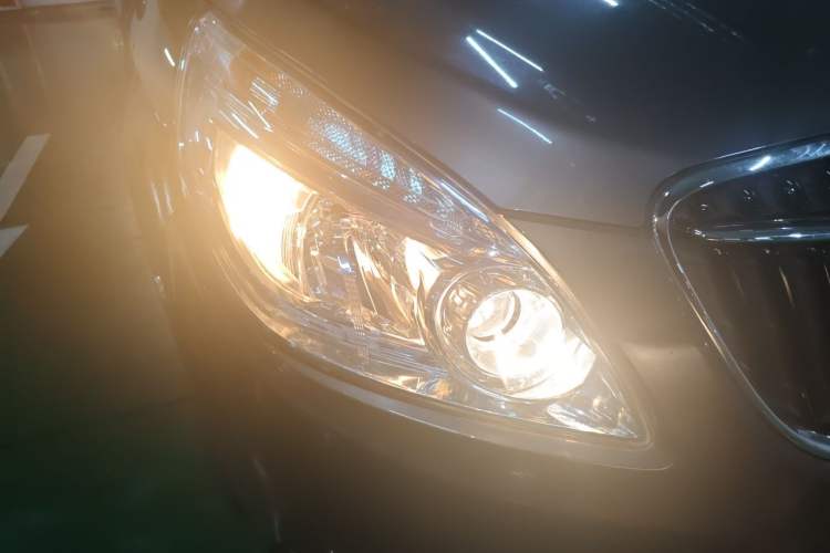 Used Buick GL8 2017 25S Comfort Version China V Standard Right Front Headlight