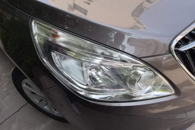 Used Buick GL8 2017 25S Comfort Version China V Standard Right Front Headlight