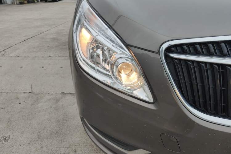 Used Buick GL8 2017 25S Luxury Version China V Standard Right Front Headlight