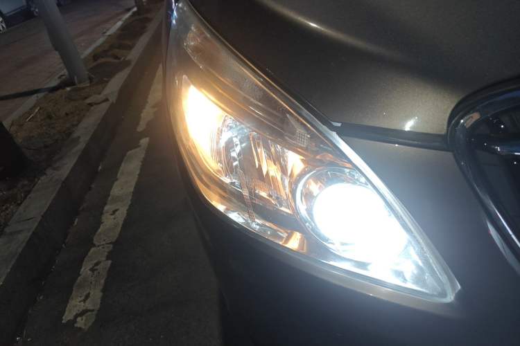 Used Buick GL8 2017 25S Luxury Version China V Standard Right Front Headlight