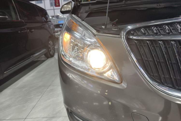 Used Buick GL8 2017 25S Luxury Version China V Standard Right Front Headlight