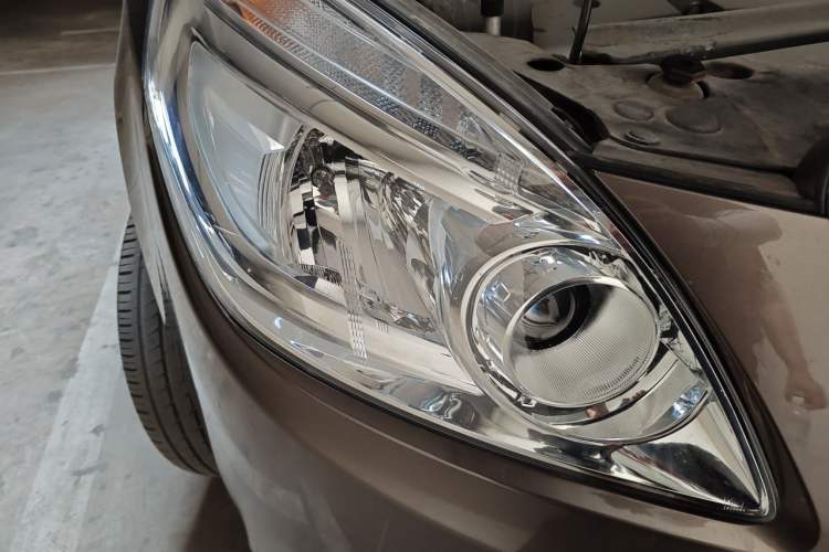 Used Buick GL8 2017 25S Prestige Version China V Standard Right Front Headlight