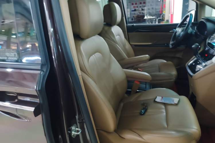Used Buick GL8 2017 ES 28T Flagship Model China V Standard Right Front Seat
