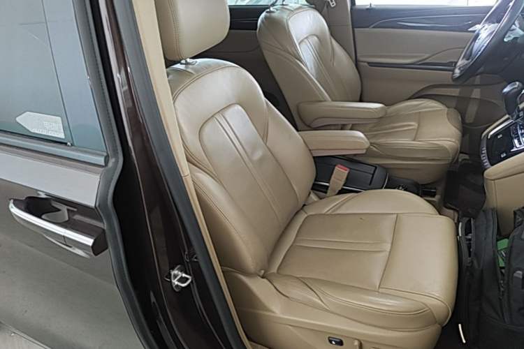 Used Buick GL8 2017 ES 28T Luxury Model China V Standard Right Front Seat