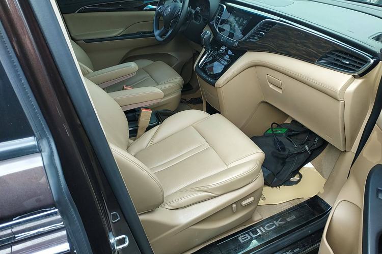 Used Buick GL8 2017 ES 28T Luxury Model China V Standard Right Front Seat