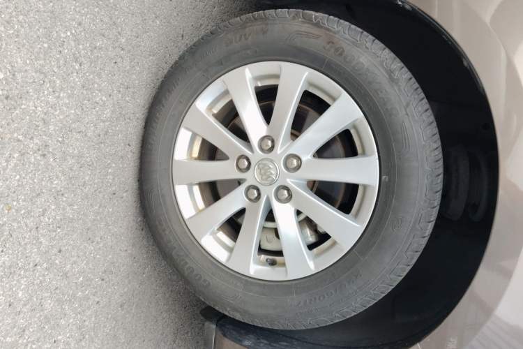 Used Buick GL8 2017 25S Luxury Version China V Standard Right Front Wheel Hub