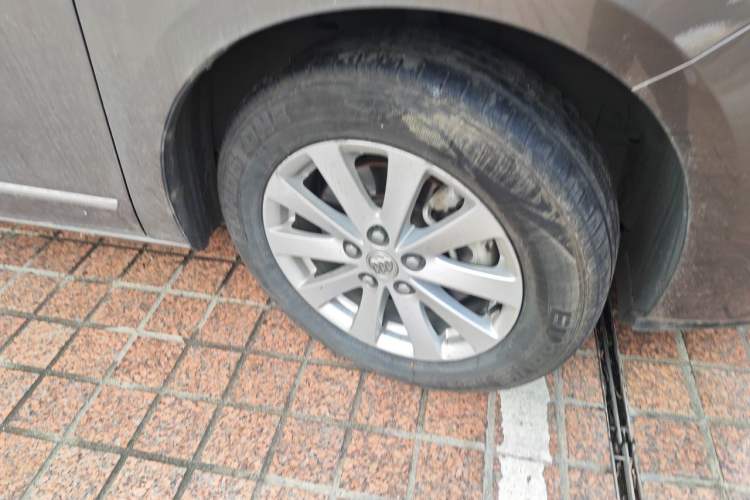 Used Buick GL8 2017 25S Luxury Version China V Standard Right Front Wheel Hub