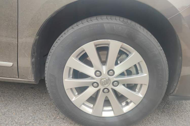 Used Buick GL8 2017 25S Luxury Version China V Standard Right Front Wheel Hub