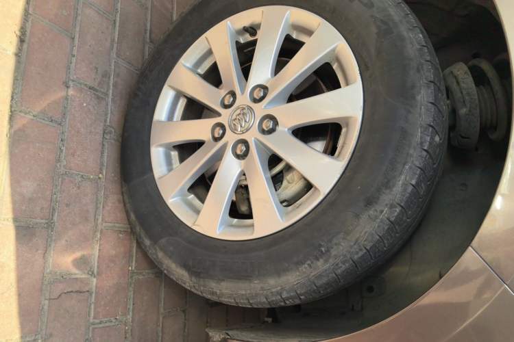 Used Buick GL8 2017 25S Luxury Version China V Standard Right Front Wheel Hub
