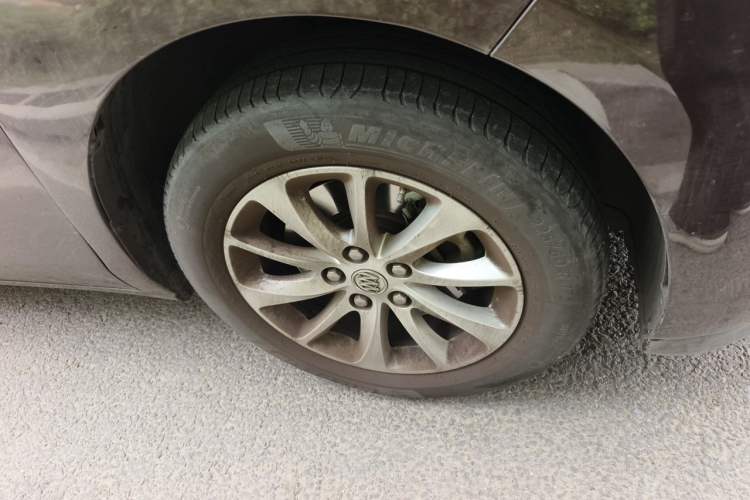 Used Buick GL8 2017 ES 28T Premium Version China V Standard Right Front Wheel Hub