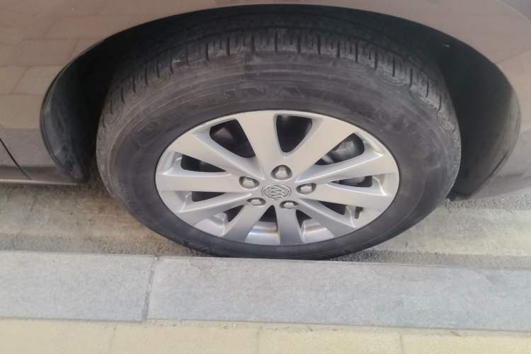 Used Buick GL8 2017 25S Luxury Version China V Standard Right Front Wheel Hub