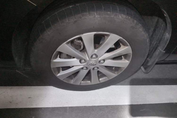 Used Buick GL8 2017 25S Comfort Version China V Standard Right Front Wheel Hub