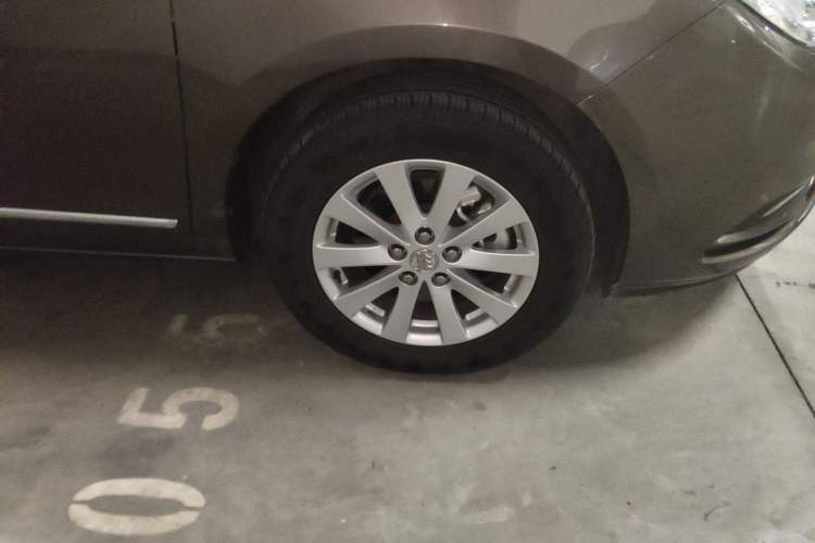 Used Buick GL8 2017 25S Luxury Version China V Standard Right Front Wheel Hub