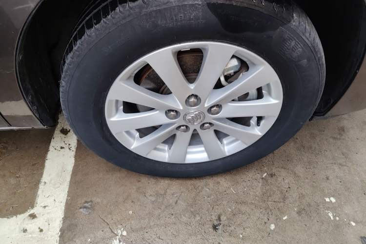 Used Buick GL8 2017 25S Prestige Version China V Standard Right Front Wheel Hub