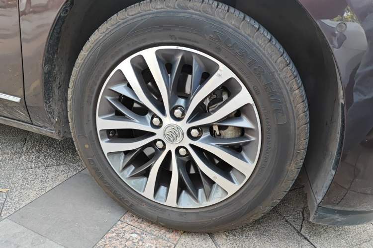 Used Buick GL8 2017 ES 28T Flagship Model China V Standard Right Front Wheel Hub