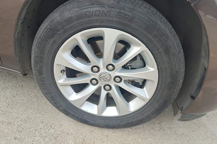Used Buick GL8 2017 ES 28T Premium Version China V Standard Right Front Wheel Hub
