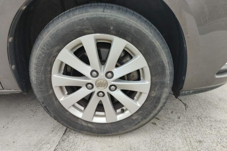 Used Buick GL8 2017 25S Luxury Version China V Standard Right Front Wheel Hub