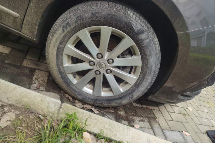Used Buick GL8 2017 25S Luxury Version China V Standard Right Front Wheel Hub