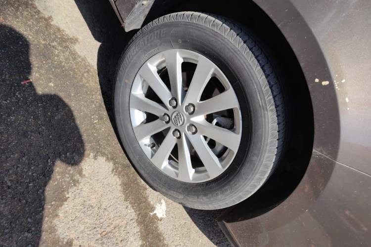 Used Buick GL8 2017 25S Luxury Version China V Standard Right Front Wheel Hub
