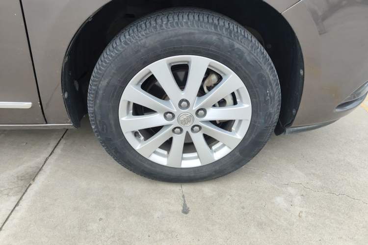 Used Buick GL8 2017 25S Luxury Version China V Standard Right Front Wheel Hub