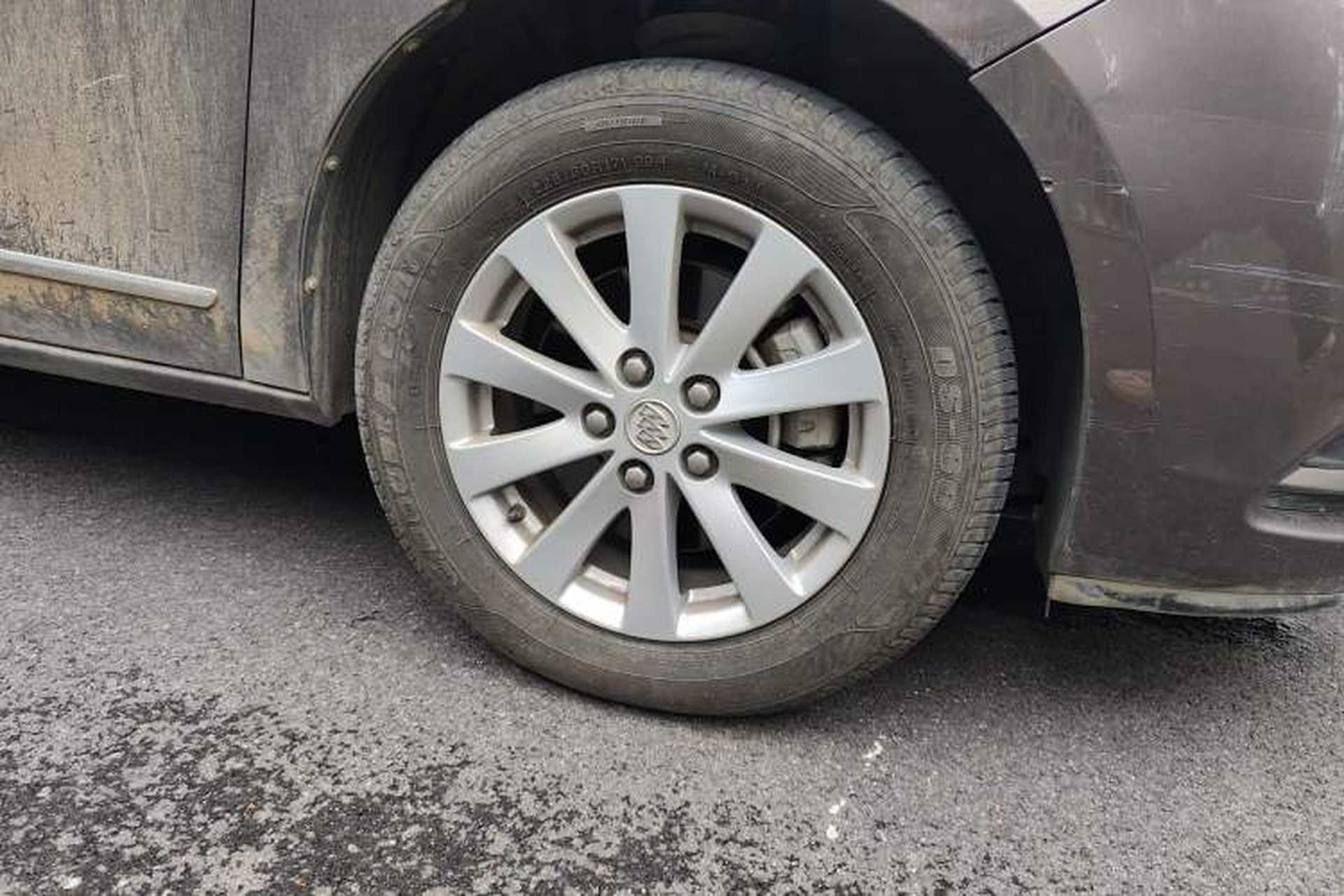 Used Buick GL8 2017 25S Prestige Version China V Standard Right Front Wheel Hub