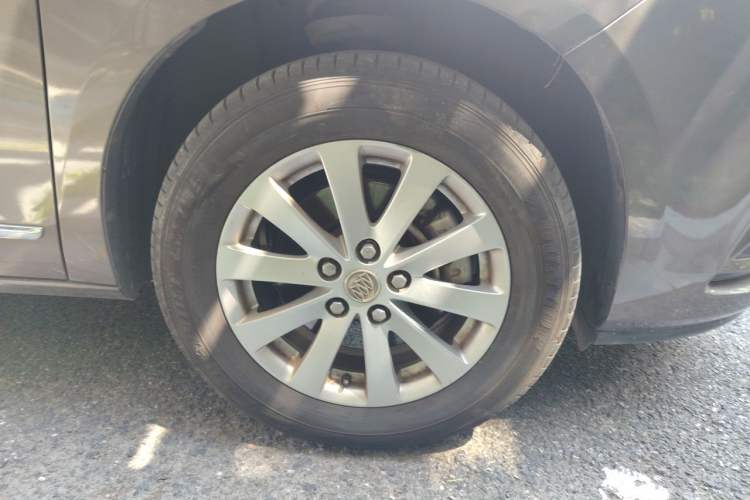 Used Buick GL8 2017 25S Luxury Version China V Standard Right Front Wheel Hub