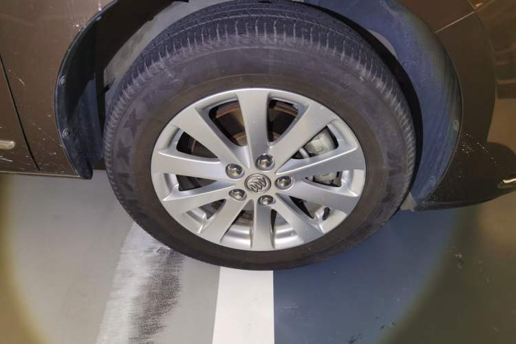 Used Buick GL8 2017 25S Prestige Version China V Standard Right Front Wheel Hub