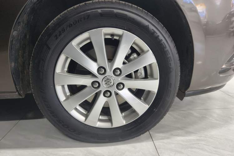 Used Buick GL8 2017 25S Luxury Version China V Standard Right Front Wheel Hub