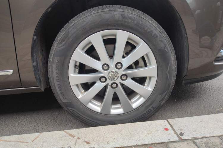 Used Buick GL8 2017 25S Luxury Version China V Standard Right Front Wheel Hub