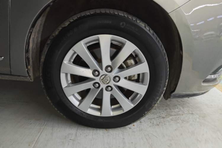 Used Buick GL8 2017 25S Luxury Version China V Standard Right Front Wheel Hub