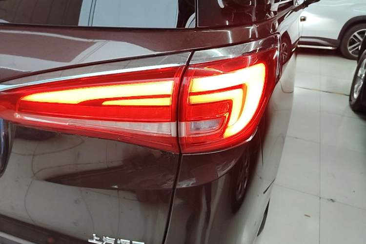 Used Buick GL8 2017 ES 28T Flagship Model China V Standard Right Rear Taillight