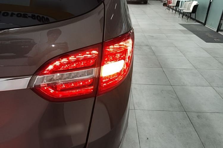 Used Buick GL8 2017 25S Prestige Version China V Standard Right Rear Taillight