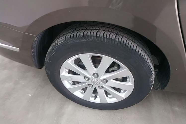 Used Buick GL8 2017 25S Prestige Version China V Standard Right Rear Wheel Hub