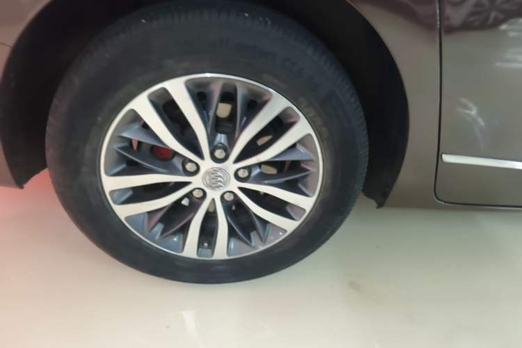 Used Buick GL8 2017 ES 28T Flagship Model China V Standard Right Rear Wheel Hub