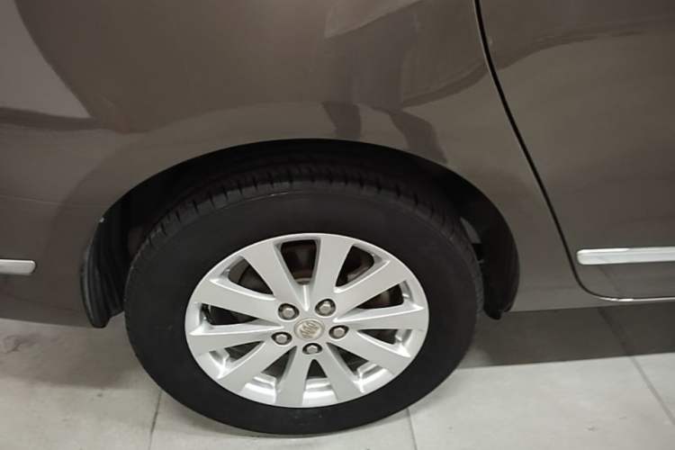 Used Buick GL8 2017 25S Prestige Version China V Standard Right Rear Wheel Hub