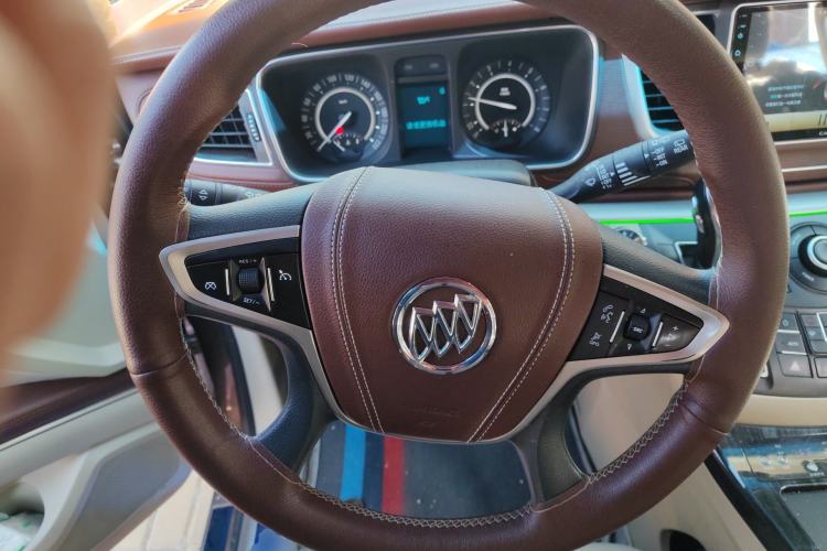 Used Buick GL8 2017 25S Comfort Version China V Standard Steering Wheel