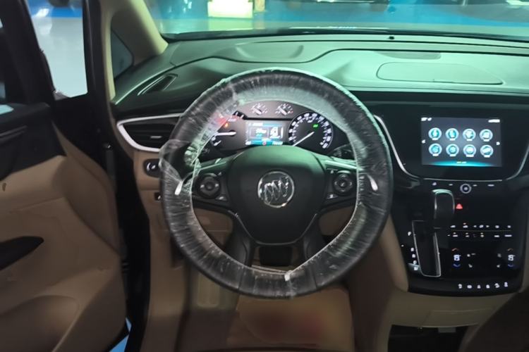 Used Buick GL8 2017 ES 28T Luxury Model China V Standard Steering Wheel