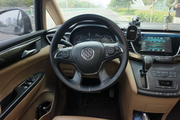 Used Buick GL8 2017 ES 28T Premium Version China V Standard Steering Wheel
