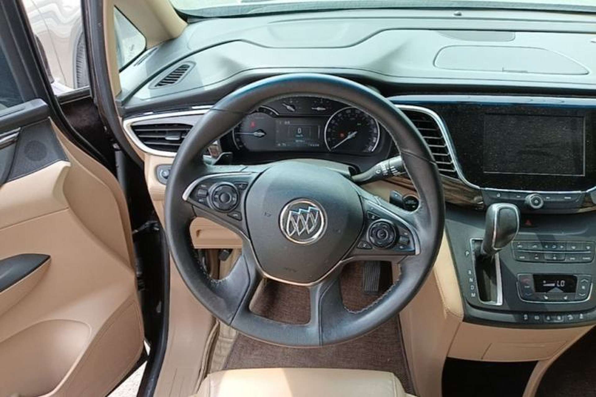 Used Buick GL8 2017 ES 28T Premium Version China V Standard Steering Wheel