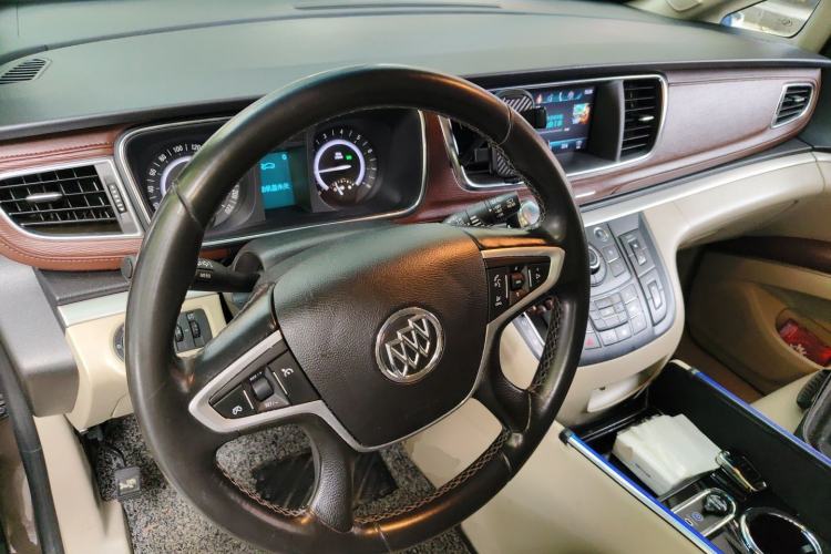 Used Buick GL8 2017 25S Comfort Version China V Standard Steering Wheel
