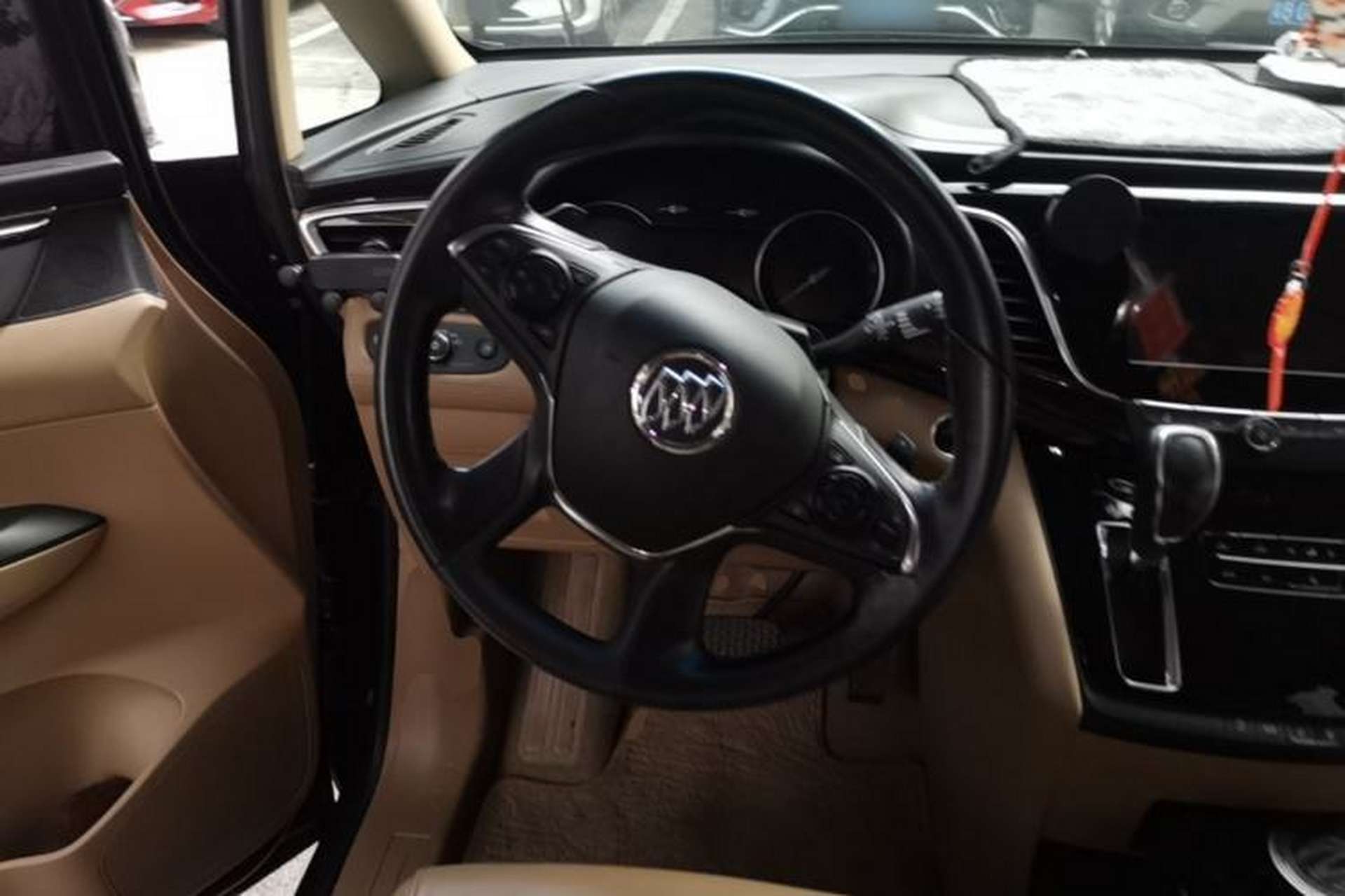 Used Buick GL8 2017 ES 28T Luxury Model China V Standard Steering Wheel