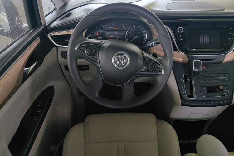 Used Buick GL8 2017 ES 28T Comfort Model China V Standard Steering Wheel